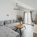 Apartment Stellatos House
