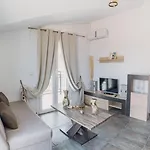 Apartament Stellatos House *