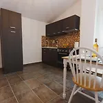 Apartament Stellatos House *