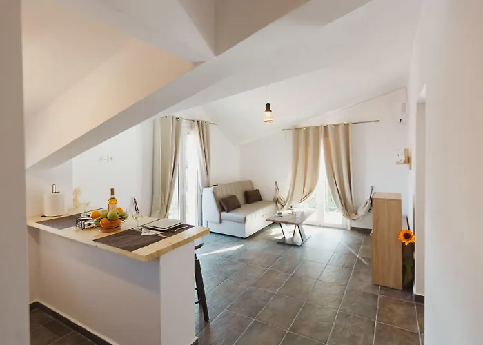 Stellatos House شقة